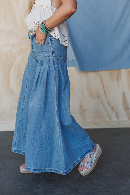 Brookside Pleated Wide Leg Jeans - Light Wash