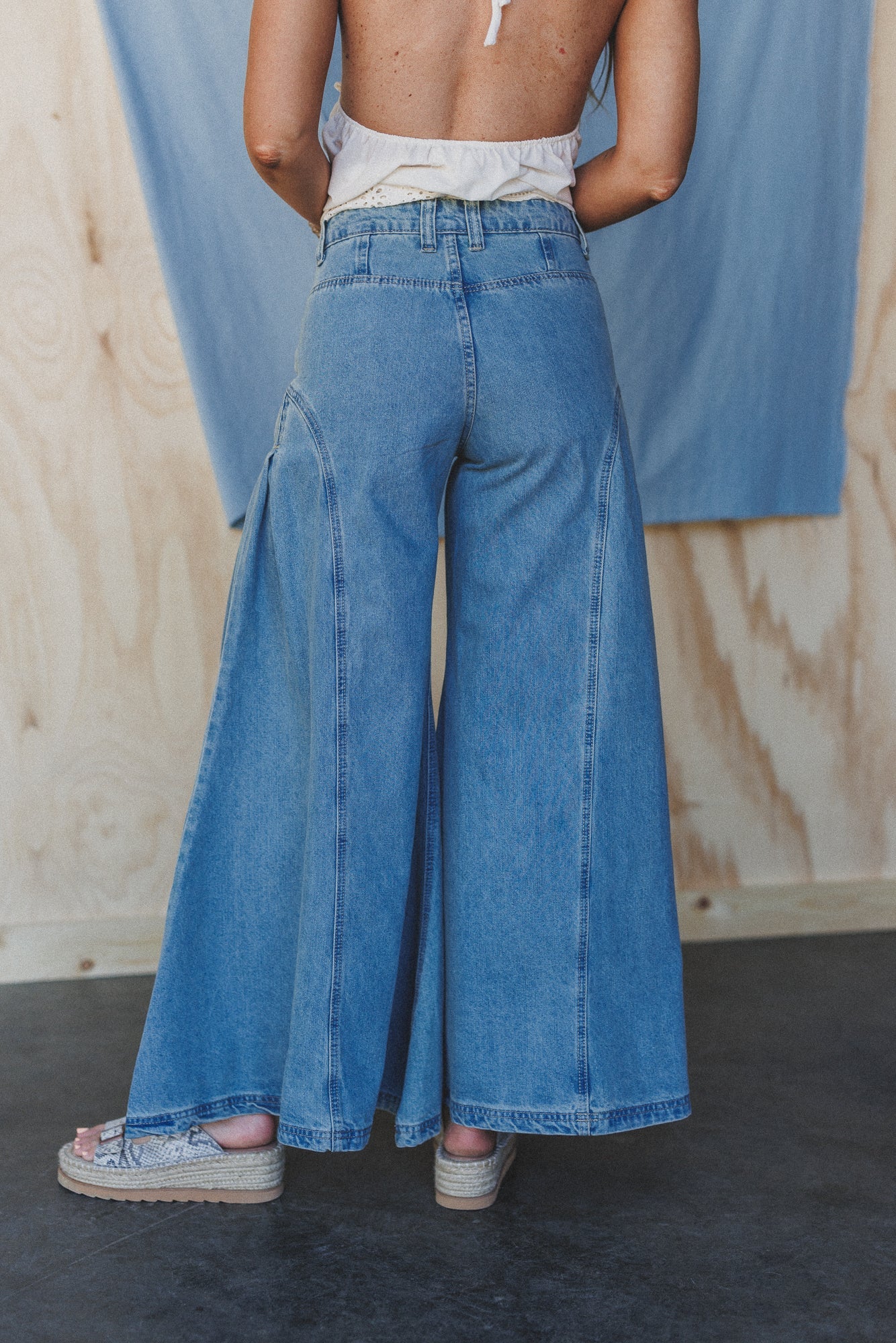 Brookside Pleated Wide Leg Jeans - Light Wash
