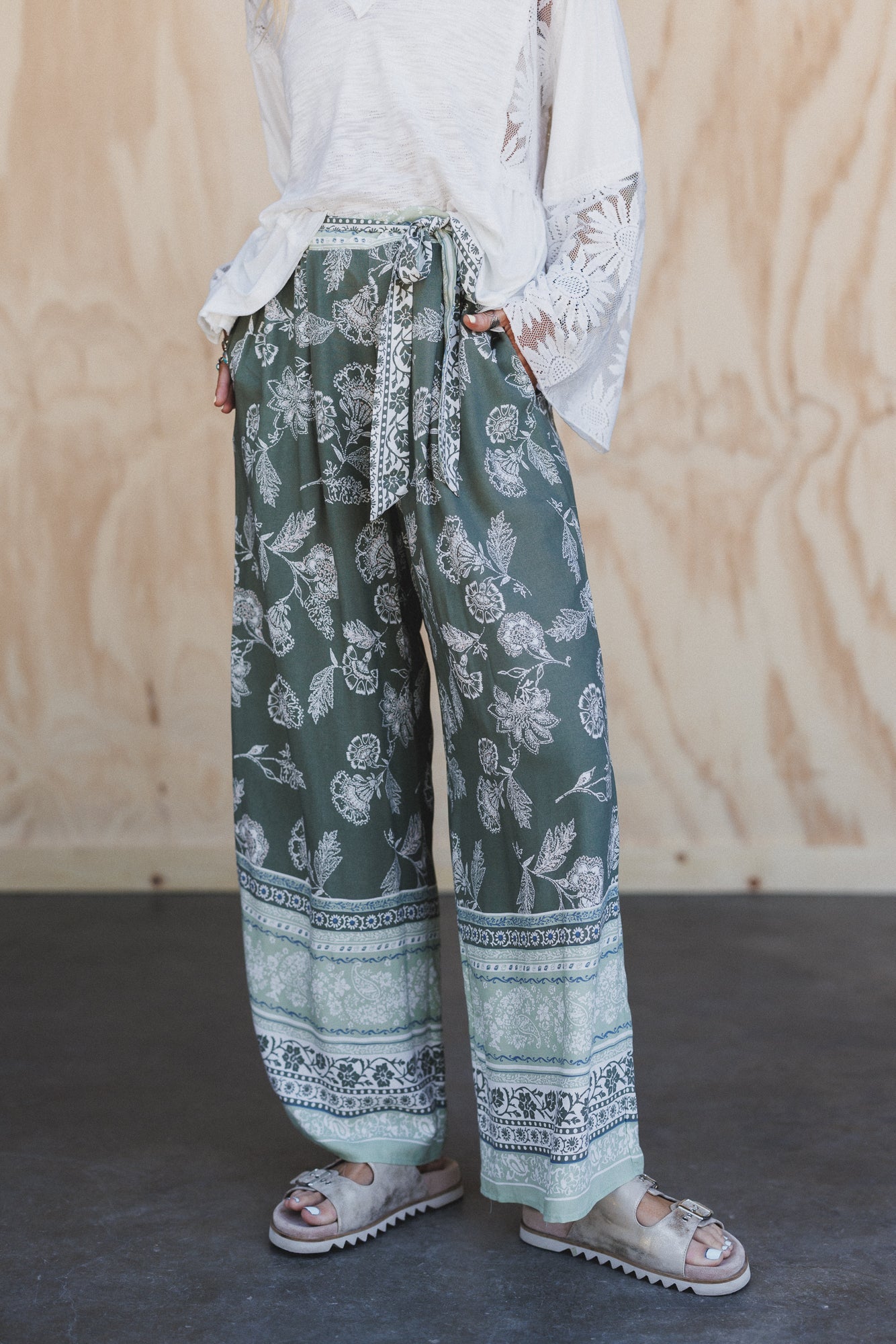 Roam Easy Printed Wide Leg Pants - Olive