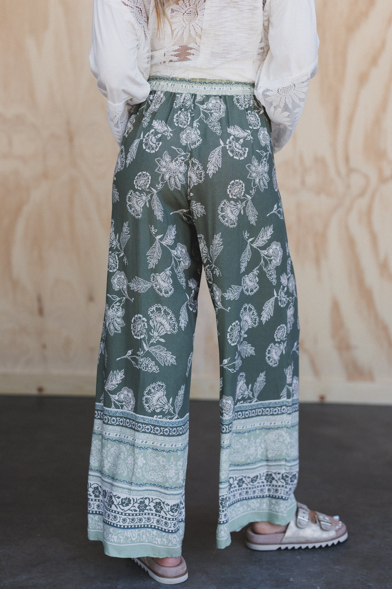 Roam Easy Printed Wide Leg Pants - Olive