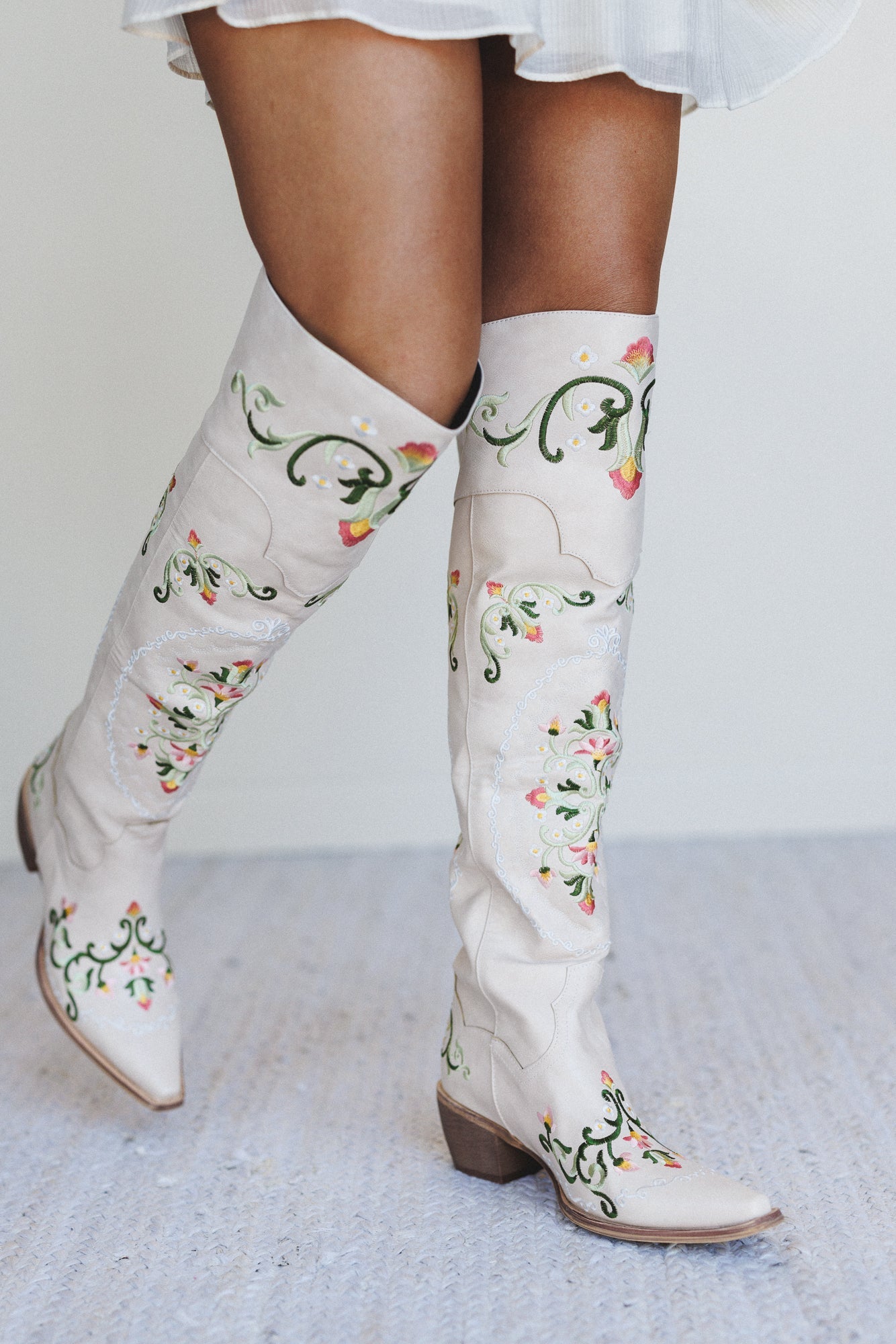 Cowgirl Bloom Embroidered Boots - Cream