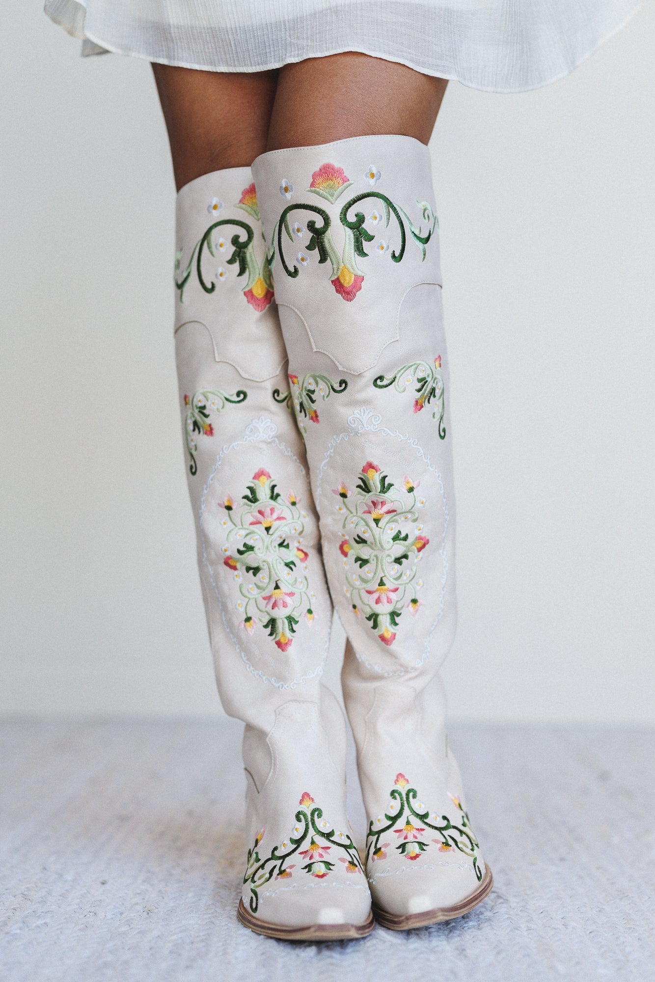 Cowgirl Bloom Embroidered Boots - Cream