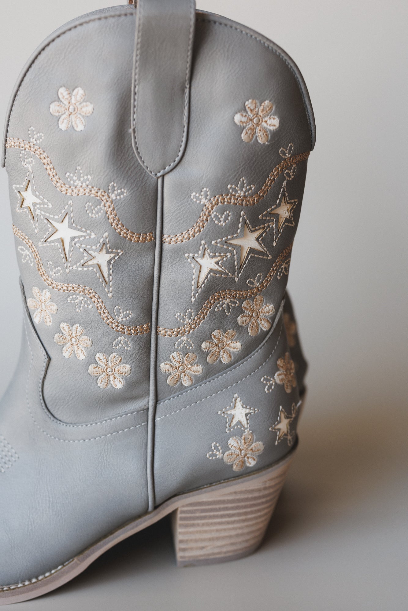 Cassy Embroidered Boots - Gray