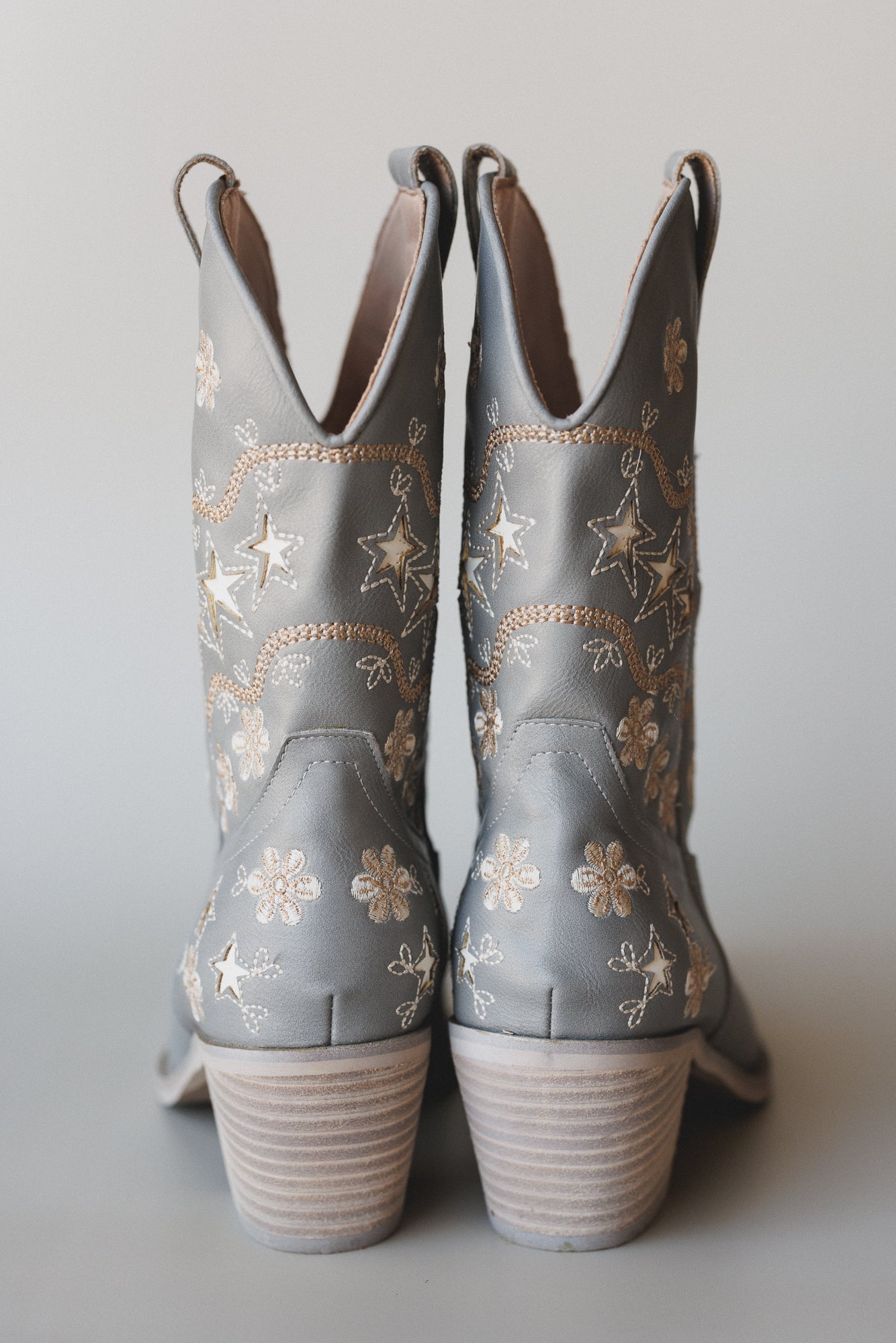 Cassy Embroidered Boots - Gray