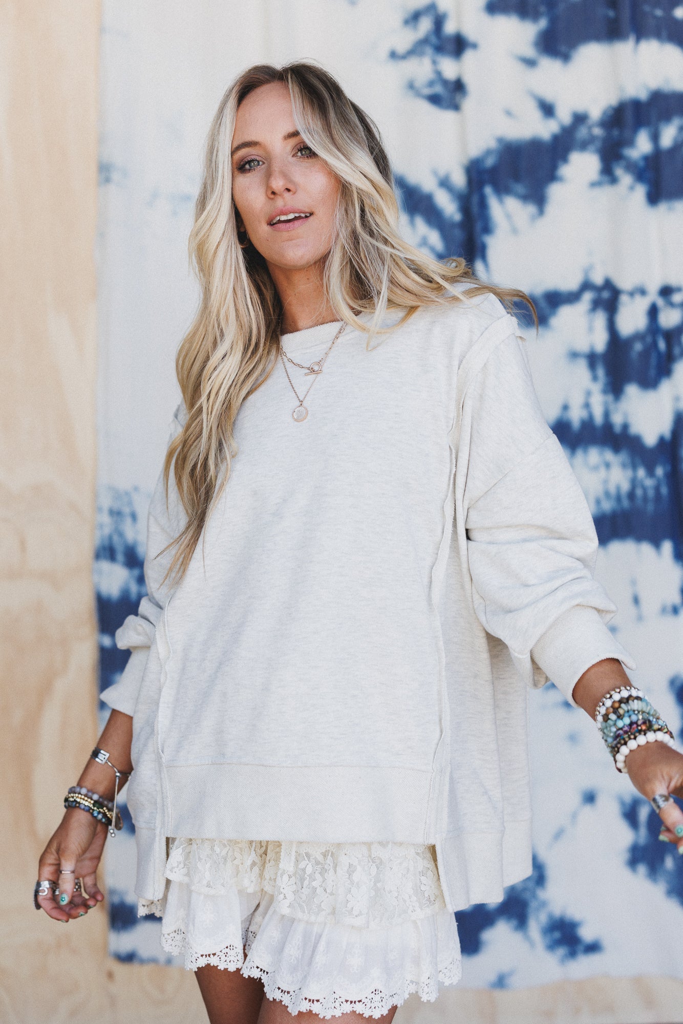 The Nest Chasing Comfort Pullover - Light Grey