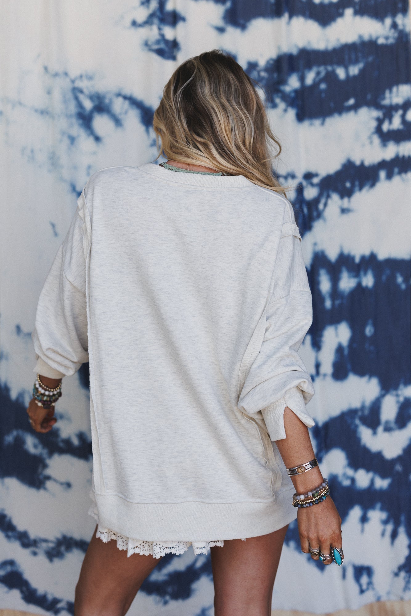 The Nest Chasing Comfort Pullover - Light Grey