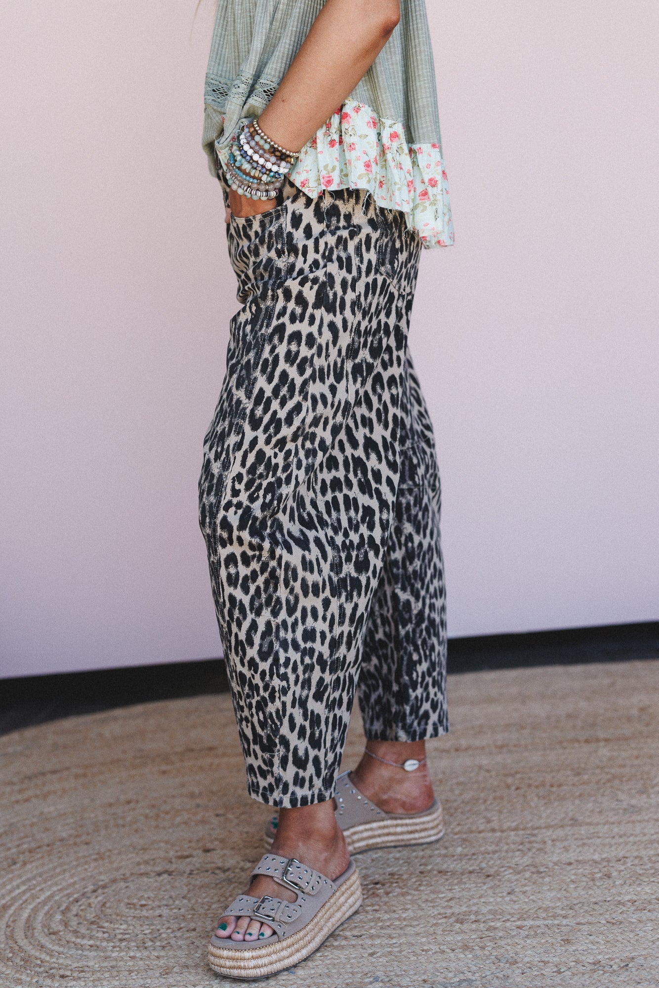 Thrill Seeker Leopard Barrel Jeans - Chestnut