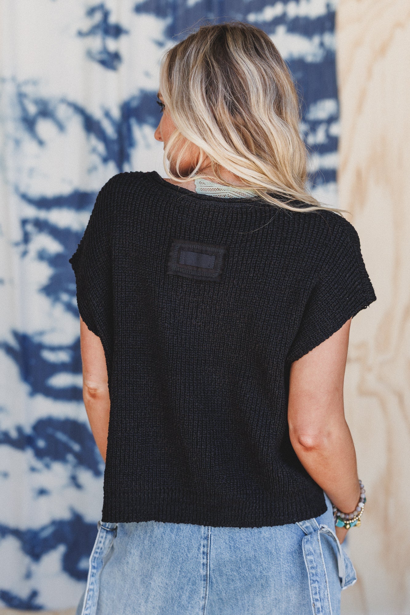 Edge Of Time Pullover - Black