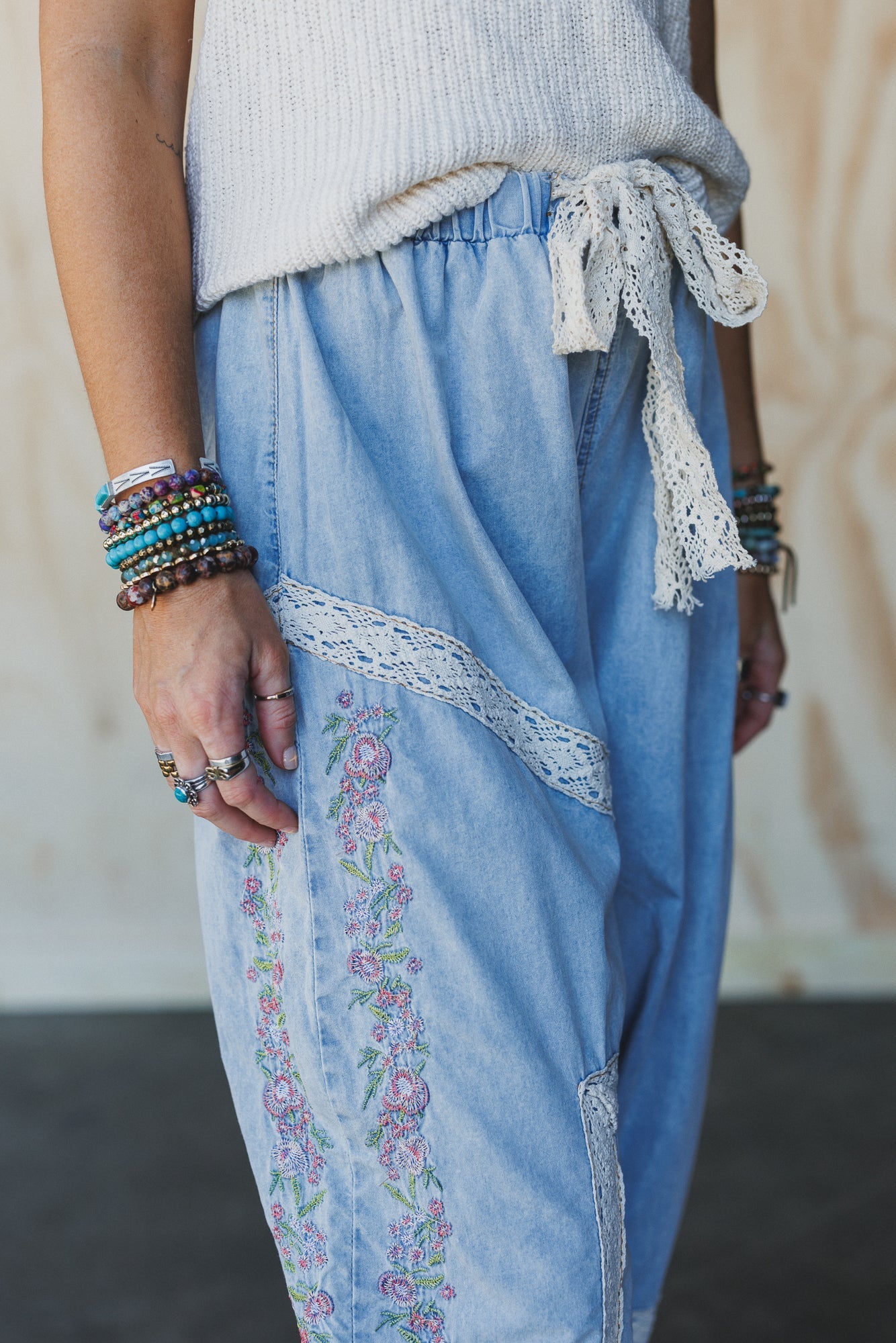 Floral Drift Embroidered Pants - Light Denim