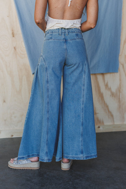 Brookside Pleated Wide Leg Jeans - Light Wash