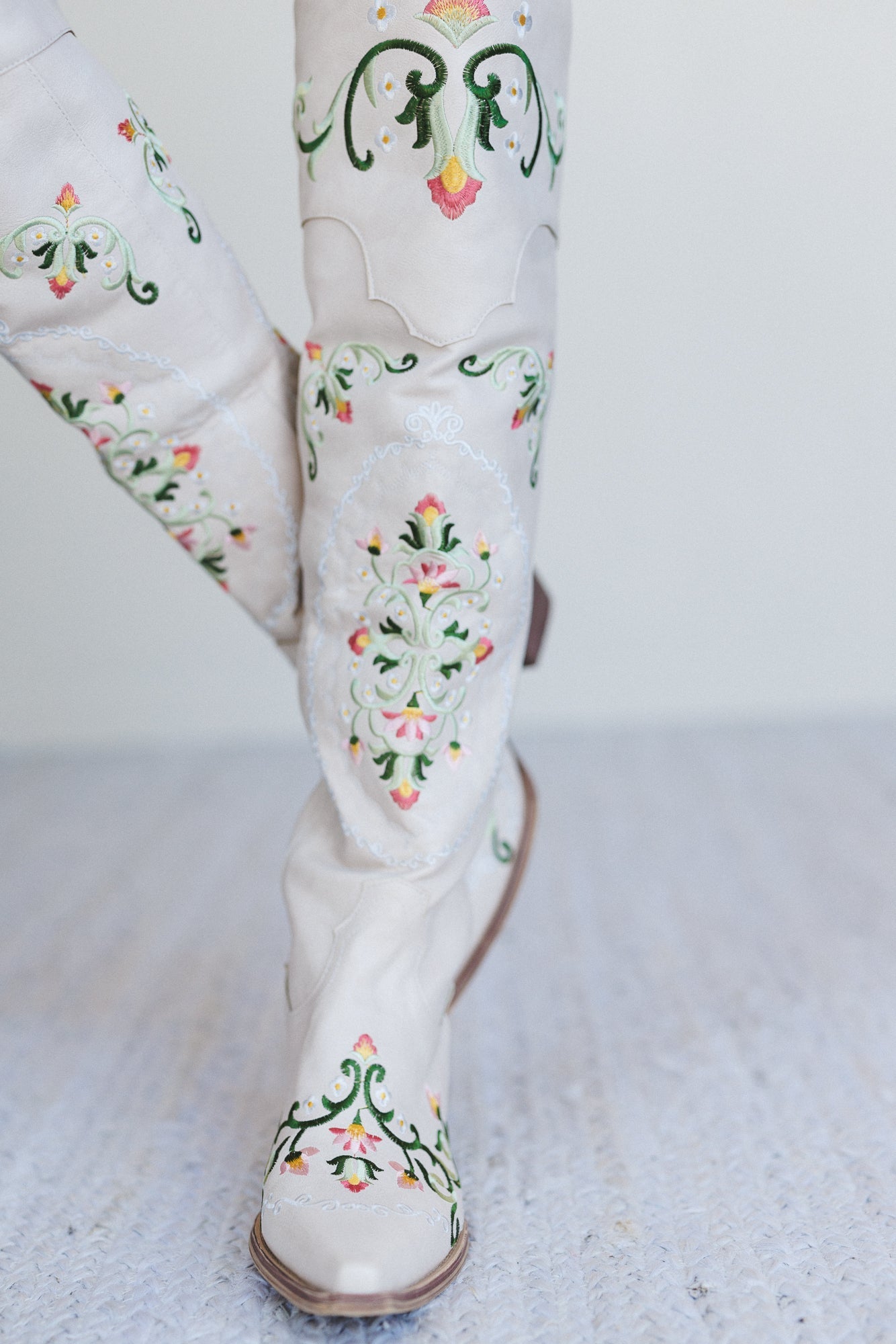 Cowgirl Bloom Embroidered Boots - Cream