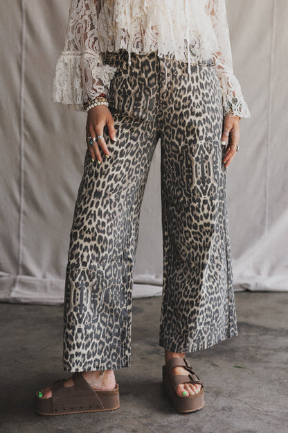 Roaming Leopard Print Pants - Brown