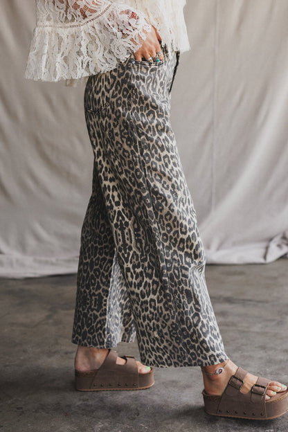 Roaming Leopard Print Pants - Brown