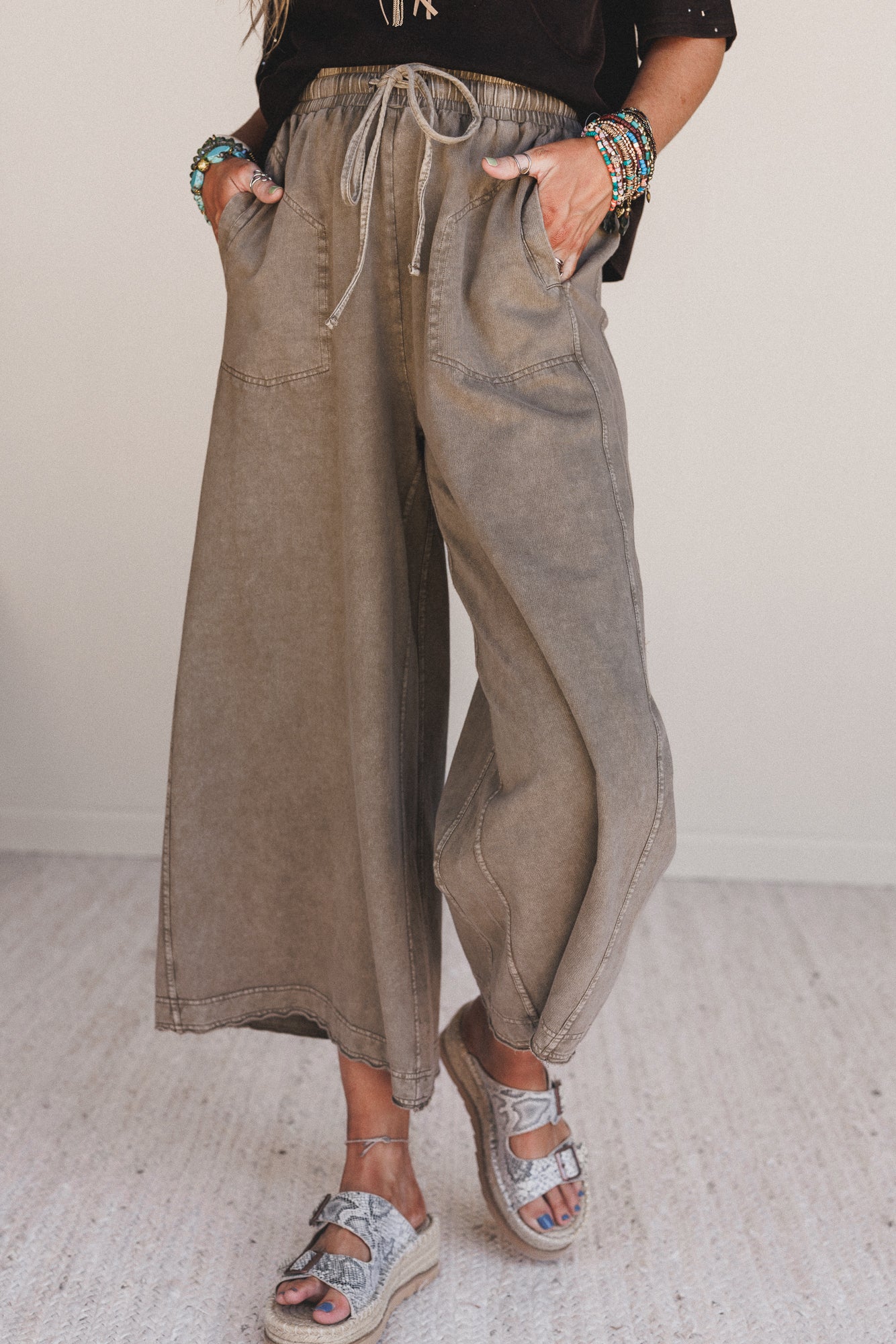 Relaxing Robin Front Pocket Wide Leg Pants - Faded Mocha