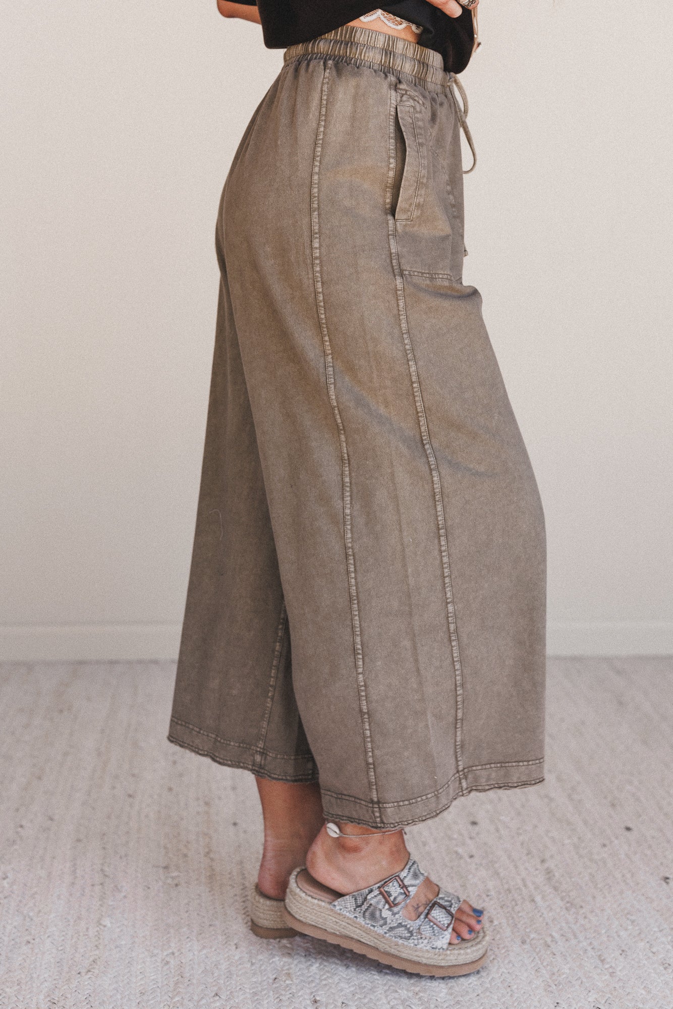 Relaxing Robin Front Pocket Wide Leg Pants - Faded Mocha