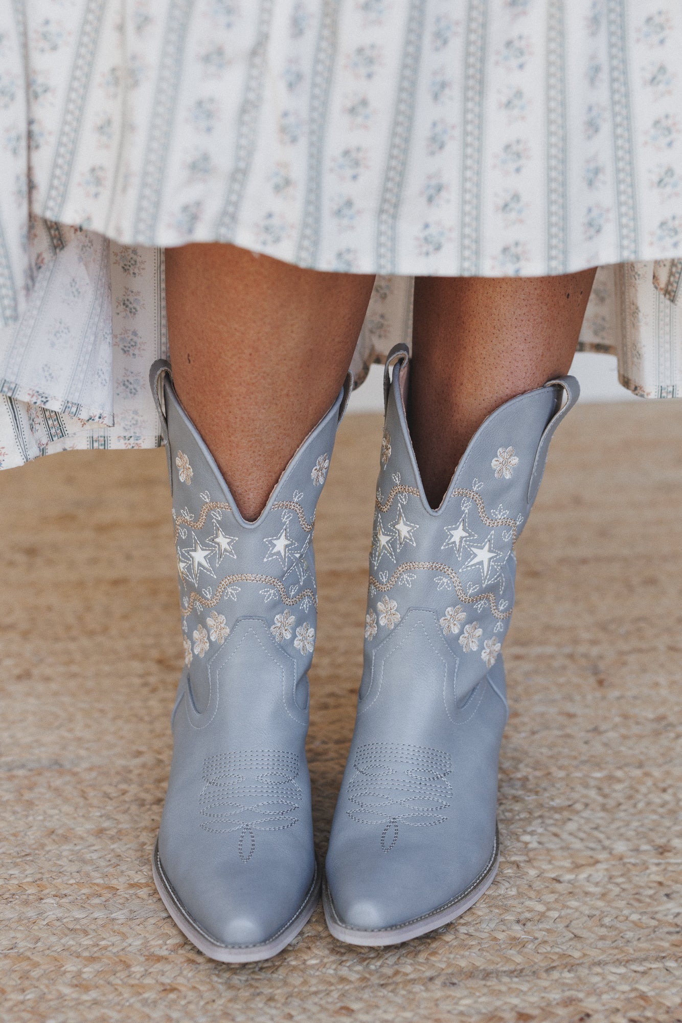 Cassy Embroidered Boots - Gray