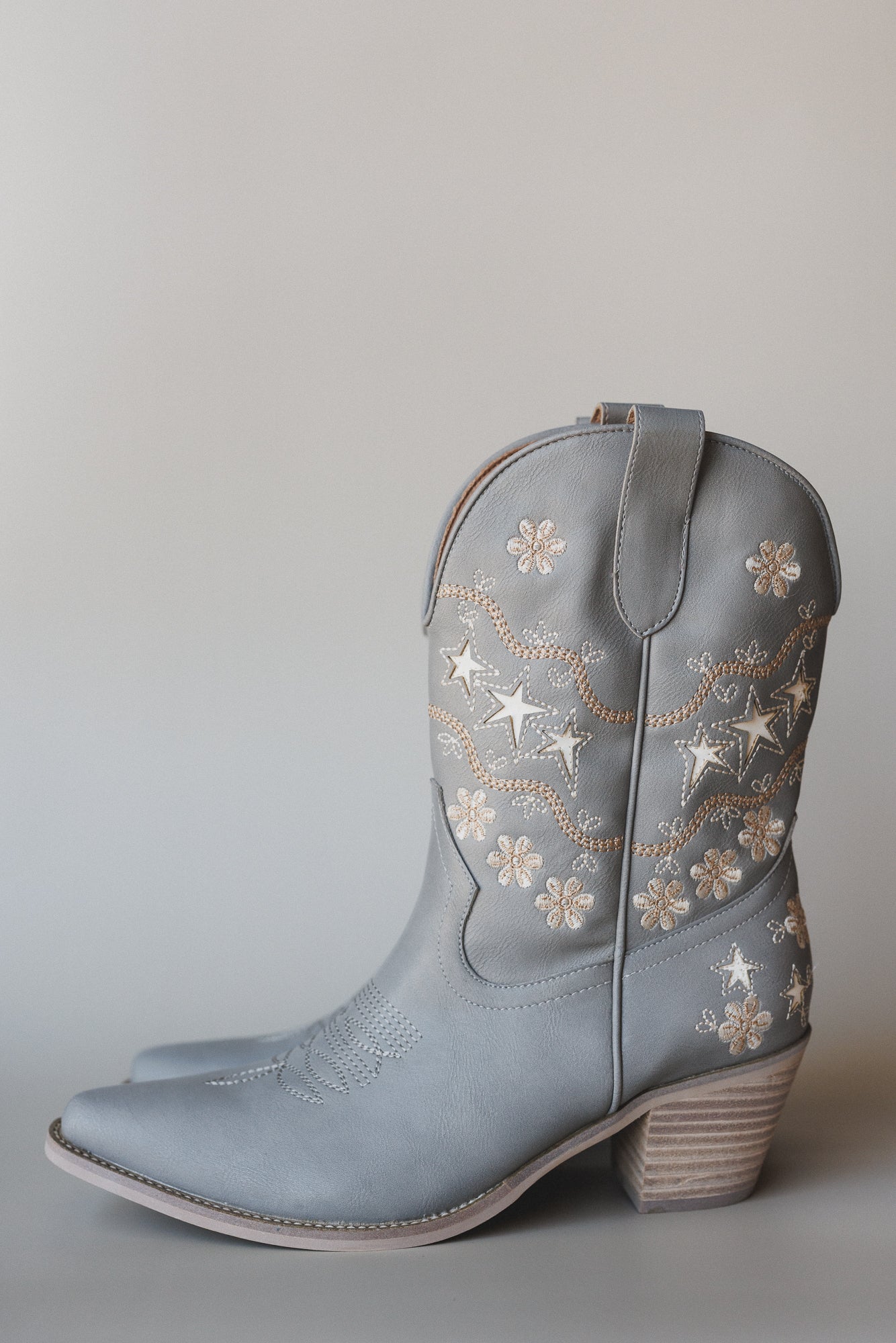Cassy Embroidered Boots - Gray