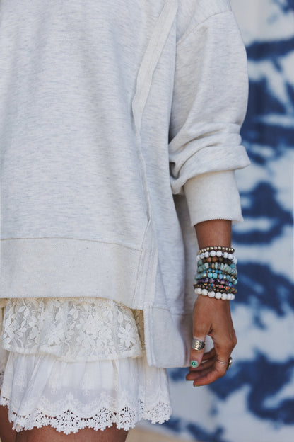 The Nest Chasing Comfort Pullover - Light Grey