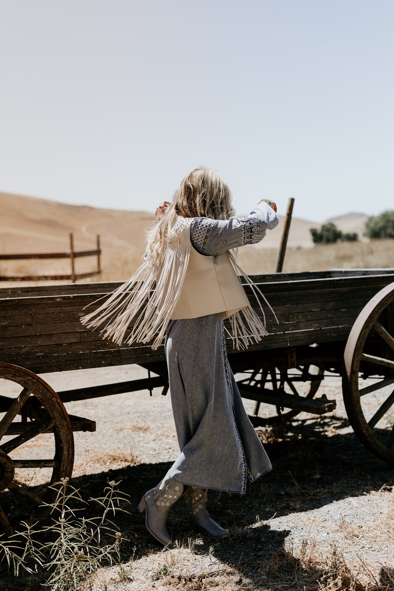 Coastal Pearl Fringe Vest - Stone